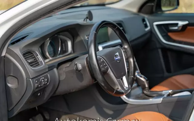 VOLVO V60 Cross Country T5 AWD Summum