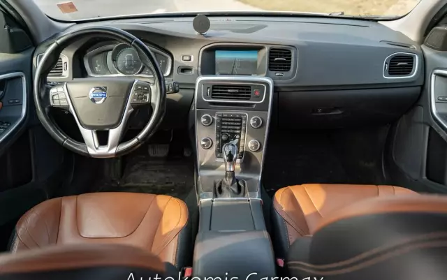 VOLVO V60 Cross Country T5 AWD Summum