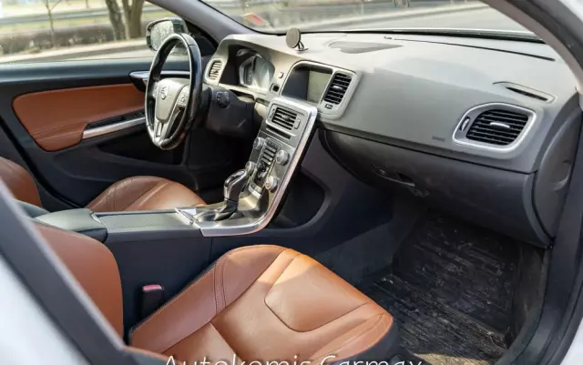 VOLVO V60 Cross Country T5 AWD Summum