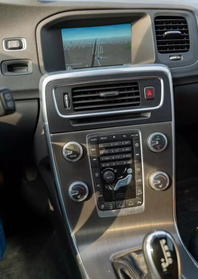 VOLVO V60 Cross Country T5 AWD Summum