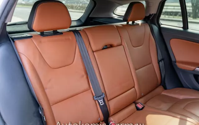 VOLVO V60 Cross Country T5 AWD Summum