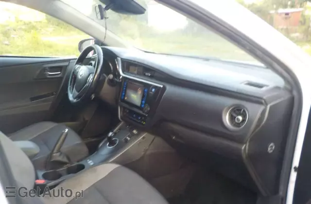 TOYOTA Auris 