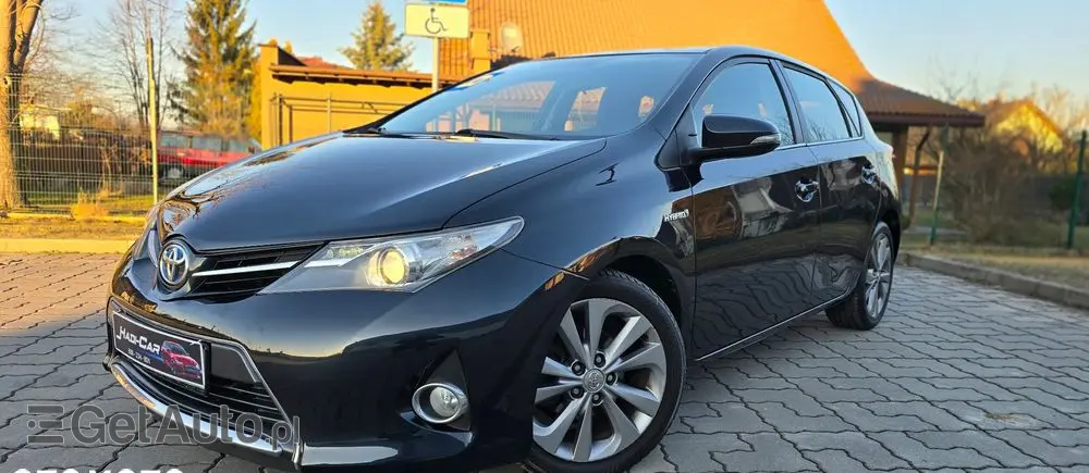 TOYOTA Auris 