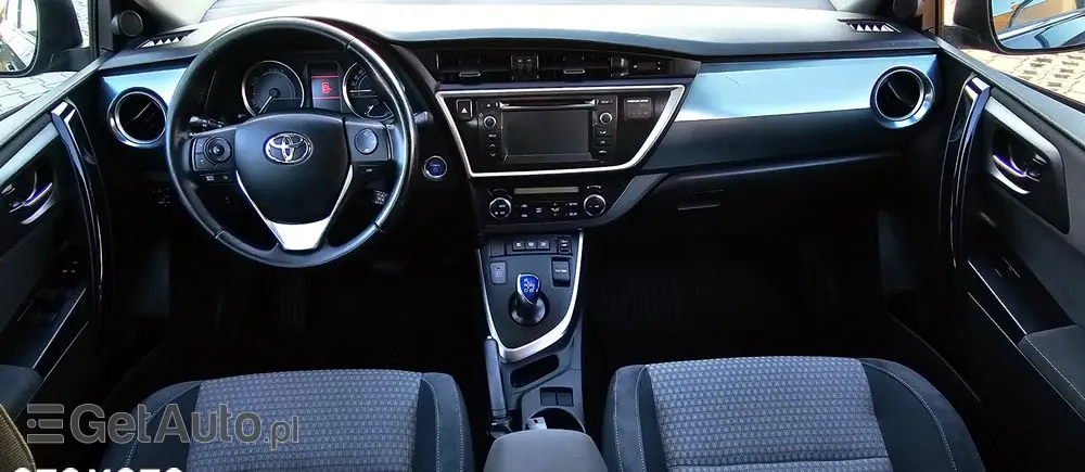 TOYOTA Auris 
