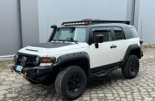 TOYOTA FJ Cruiser 