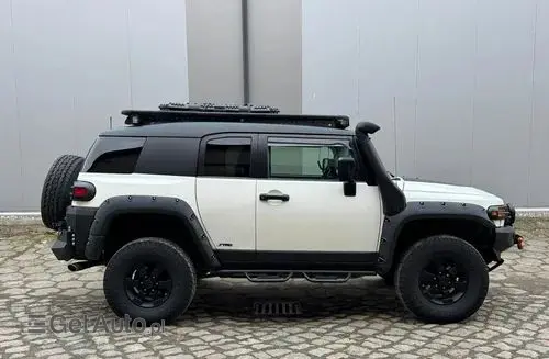 TOYOTA FJ Cruiser 