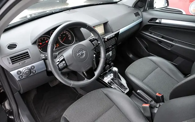 OPEL Astra 1.8 Automatik Cosmo