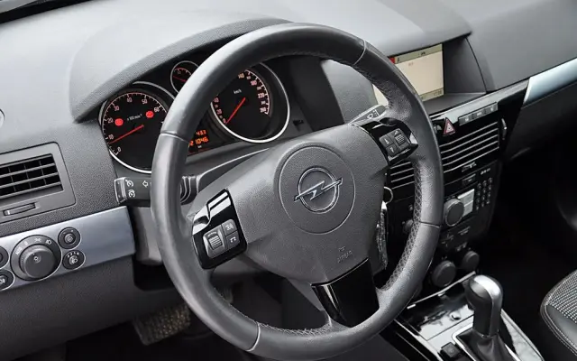 OPEL Astra 1.8 Automatik Cosmo