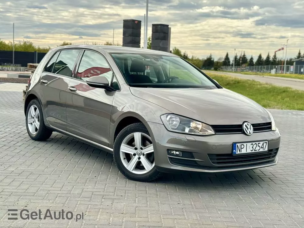 VOLKSWAGEN Golf 