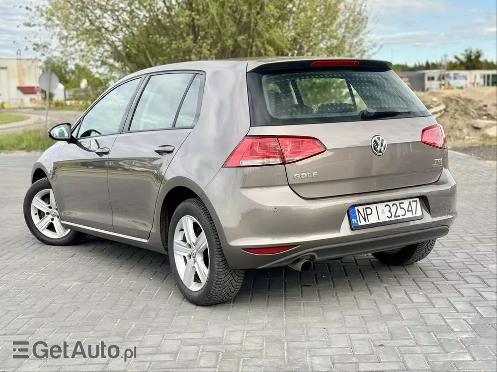 VOLKSWAGEN Golf 