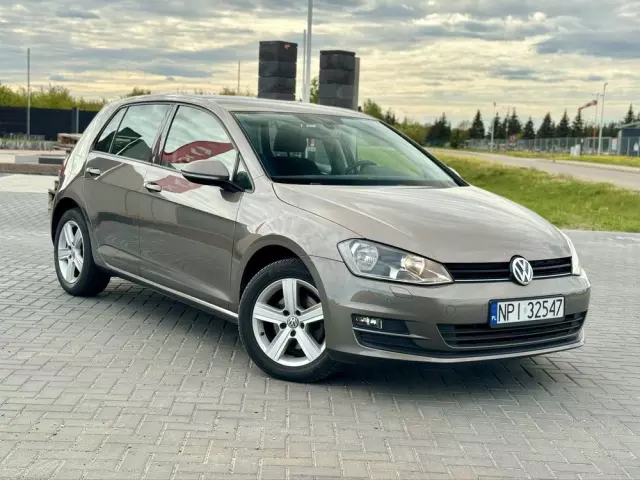 VOLKSWAGEN Golf 