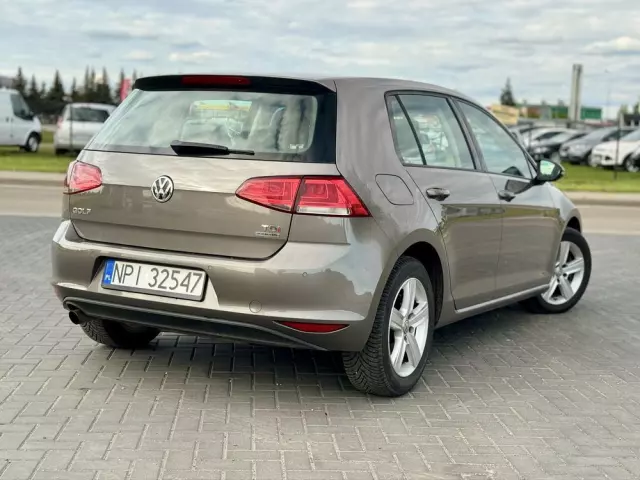 VOLKSWAGEN Golf 