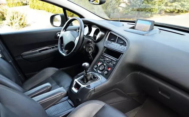 PEUGEOT 5008 HDI 115 Active