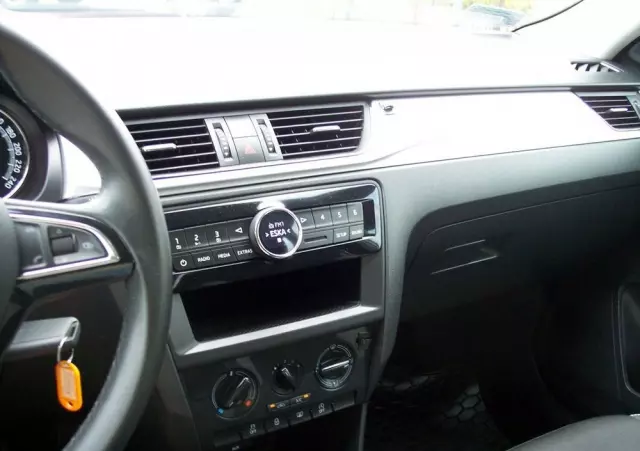 SKODA RAPID 1.0 TSI Ambition