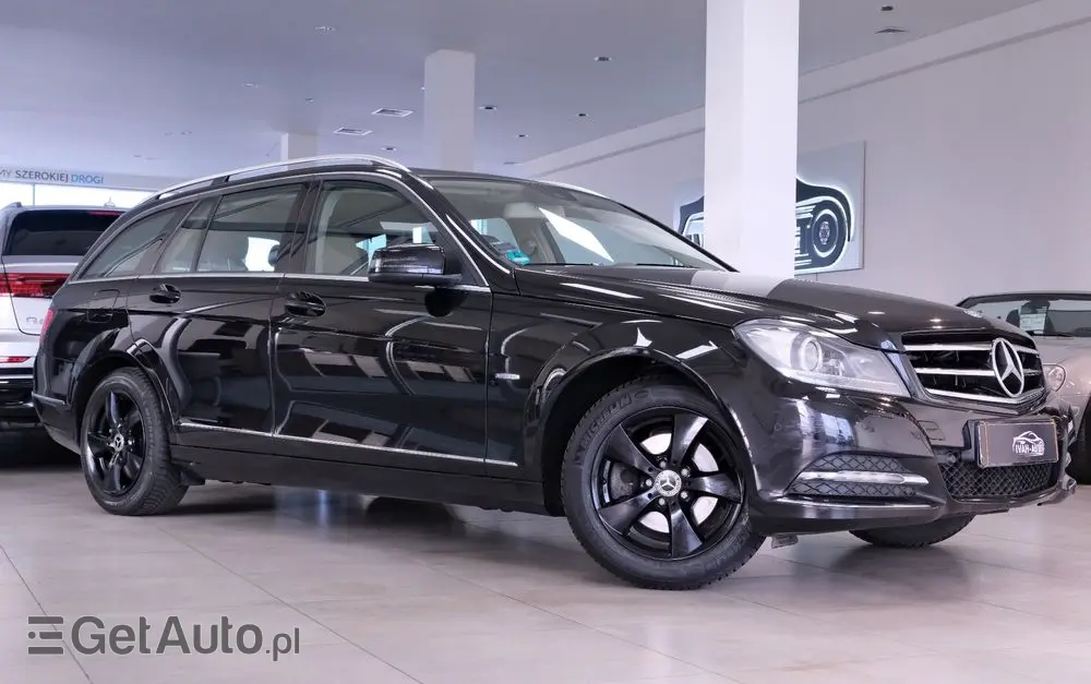 MERCEDES-BENZ Klasa C 200 CGI Automatik BlueEFFICIENCY Elegance