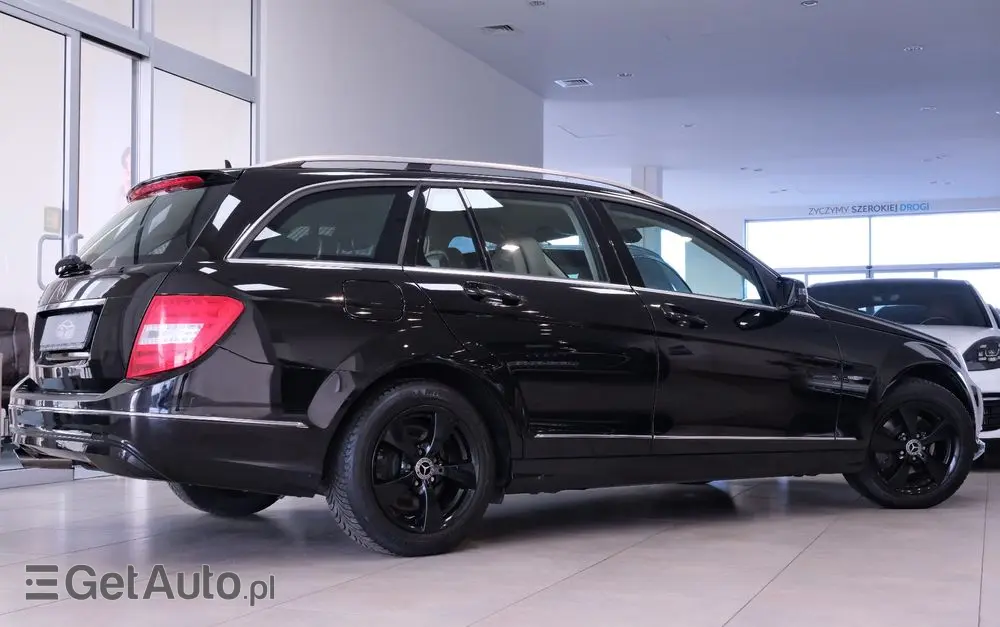 MERCEDES-BENZ Klasa C 200 CGI Automatik BlueEFFICIENCY Elegance