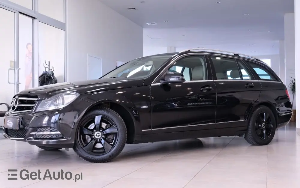 MERCEDES-BENZ Klasa C 200 CGI Automatik BlueEFFICIENCY Elegance