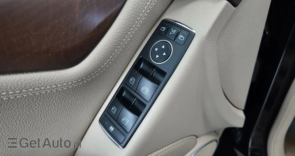 MERCEDES-BENZ Klasa C 200 CGI Automatik BlueEFFICIENCY Elegance