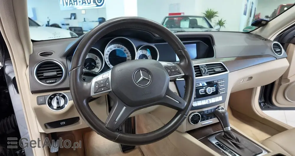 MERCEDES-BENZ Klasa C 200 CGI Automatik BlueEFFICIENCY Elegance