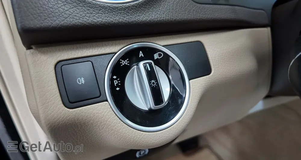 MERCEDES-BENZ Klasa C 200 CGI Automatik BlueEFFICIENCY Elegance