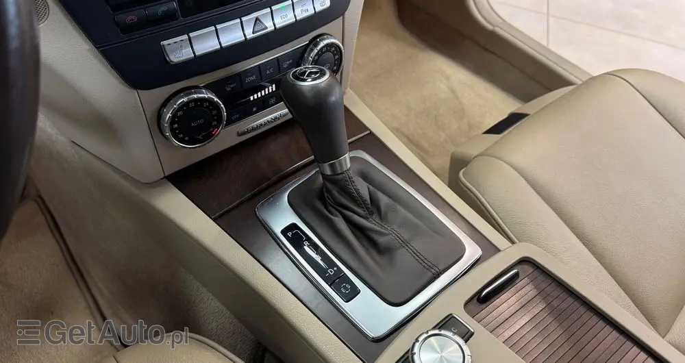 MERCEDES-BENZ Klasa C 200 CGI Automatik BlueEFFICIENCY Elegance