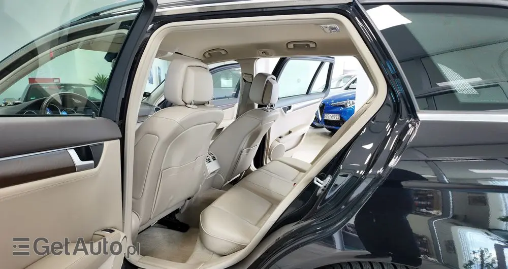 MERCEDES-BENZ Klasa C 200 CGI Automatik BlueEFFICIENCY Elegance