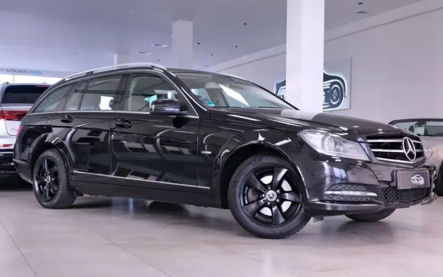 MERCEDES-BENZ Klasa C 200 CGI Automatik BlueEFFICIENCY Elegance