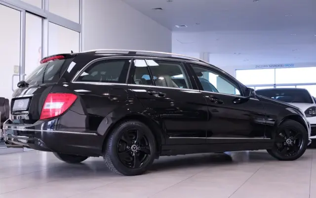 MERCEDES-BENZ Klasa C 200 CGI Automatik BlueEFFICIENCY Elegance