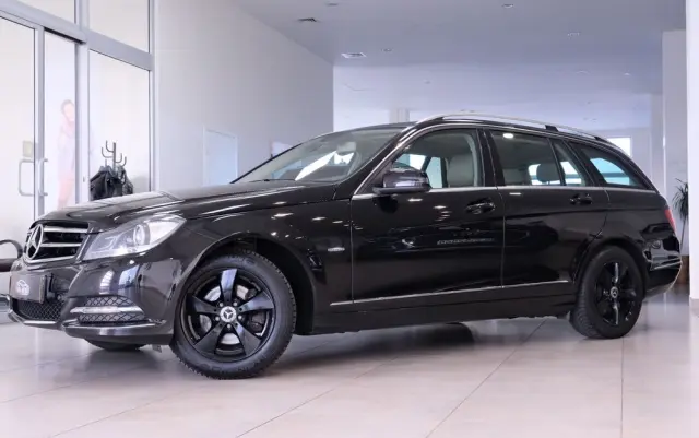 MERCEDES-BENZ Klasa C 200 CGI Automatik BlueEFFICIENCY Elegance