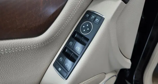 MERCEDES-BENZ Klasa C 200 CGI Automatik BlueEFFICIENCY Elegance