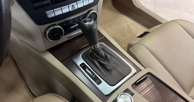 MERCEDES-BENZ Klasa C 200 CGI Automatik BlueEFFICIENCY Elegance