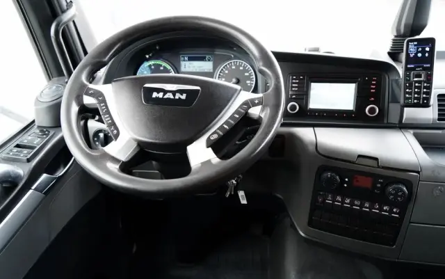 MAN TGM 12.290 / 4x2 / CHŁODNIA 7,8 M / AGREGAT THERMO KING T-1200 R / WINDA ZAŁADOWCZA / MUTLITEMPERATURA / DHOLLANDIA / SPROWADZONY 