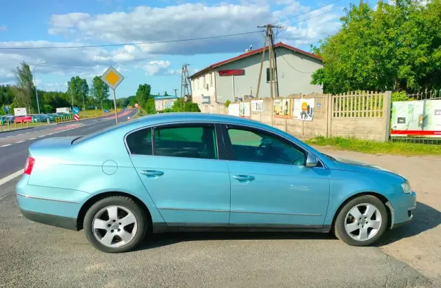 VOLKSWAGEN Passat 