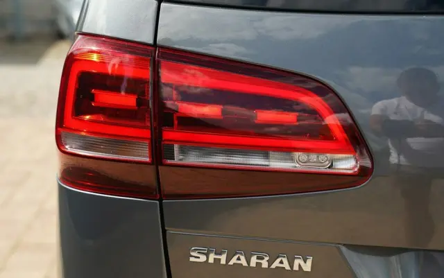 VOLKSWAGEN Sharan 