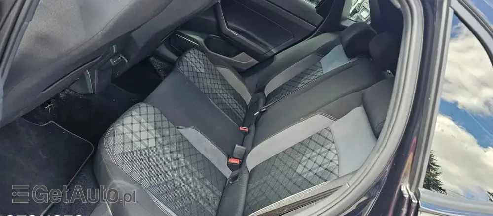 VOLKSWAGEN Polo 1.0 TSI R-Line