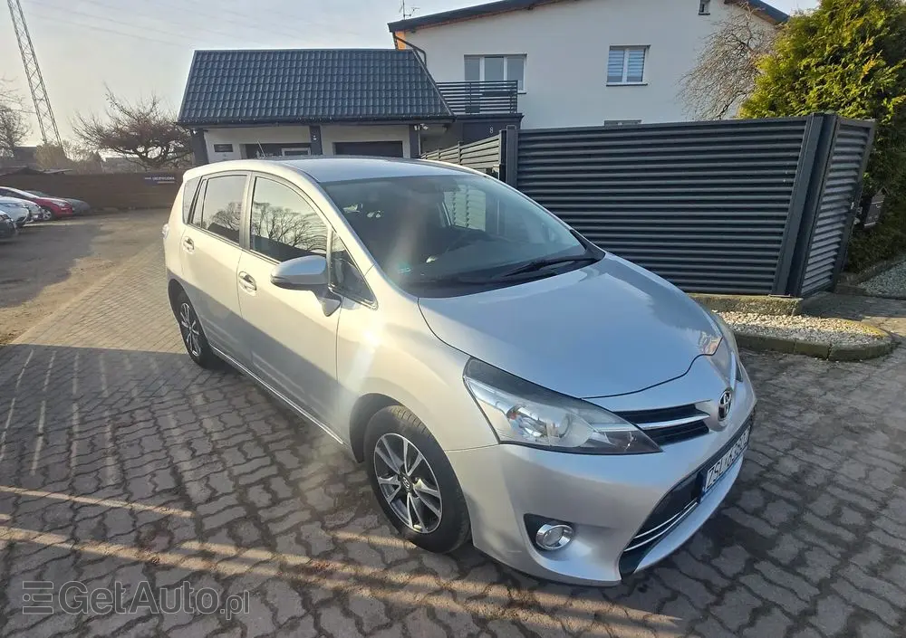 TOYOTA Verso 1.8 5-Sitzer Life