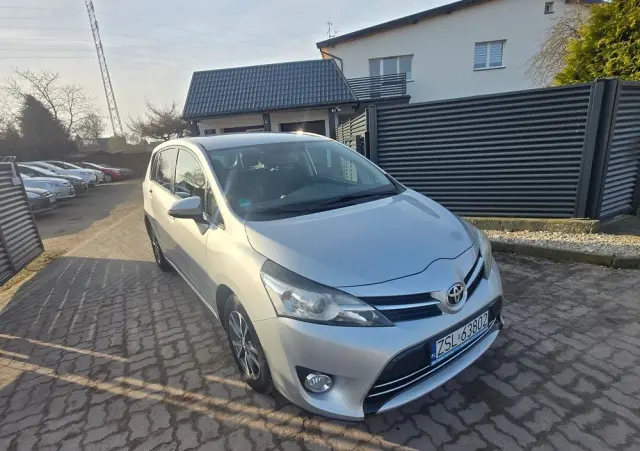 TOYOTA Verso 1.8 5-Sitzer Life