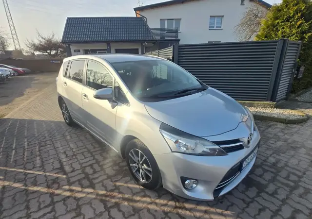 TOYOTA Verso 1.8 5-Sitzer Life