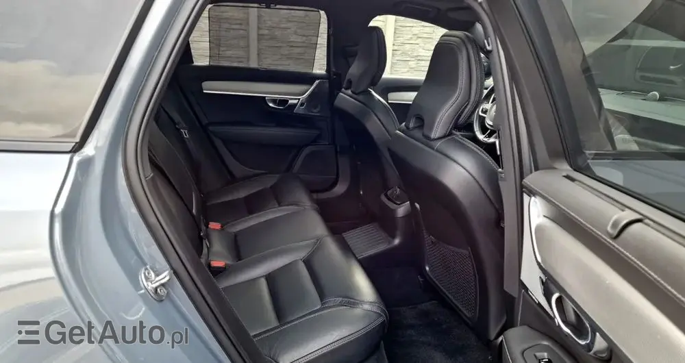 VOLVO V90 T8 AWD Plug-In Hybrid R-Design