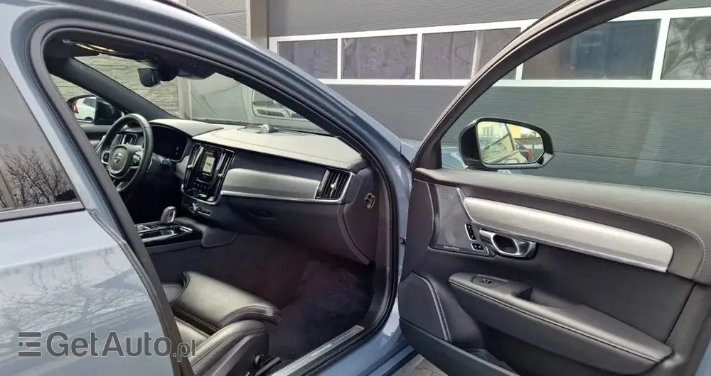 VOLVO V90 T8 AWD Plug-In Hybrid R-Design