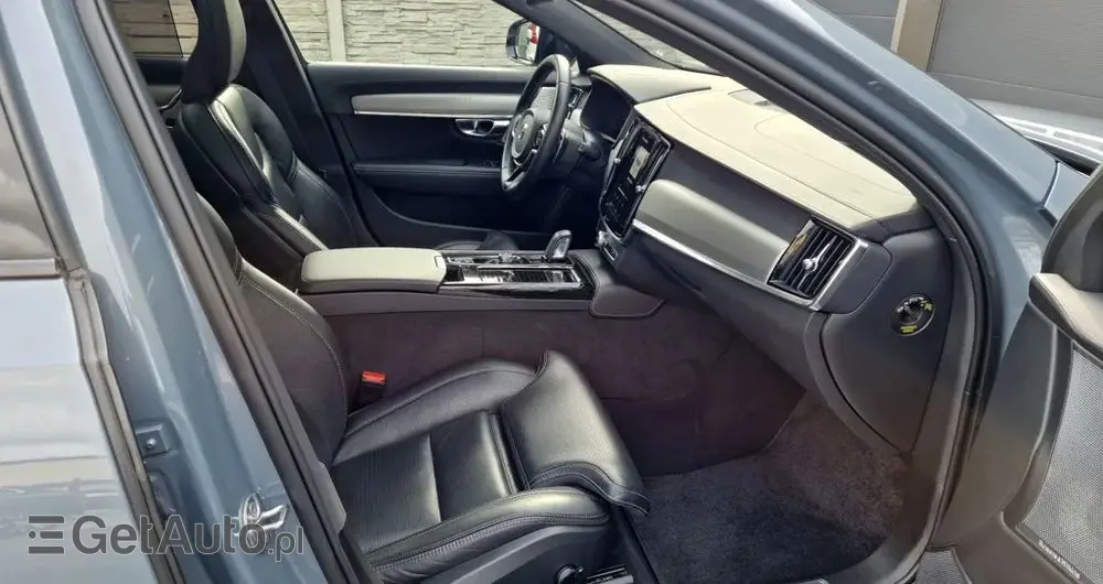 VOLVO V90 T8 AWD Plug-In Hybrid R-Design