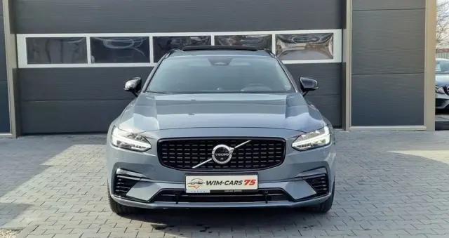 VOLVO V90 T8 AWD Plug-In Hybrid R-Design