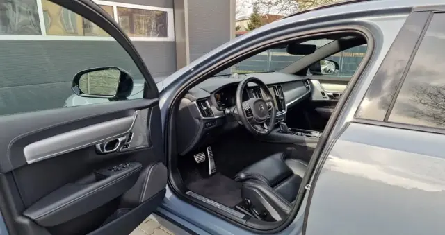 VOLVO V90 T8 AWD Plug-In Hybrid R-Design