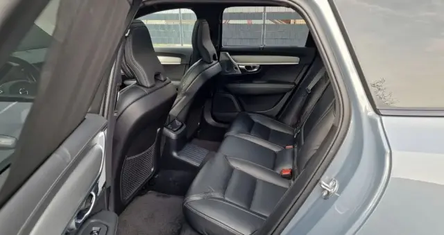 VOLVO V90 T8 AWD Plug-In Hybrid R-Design