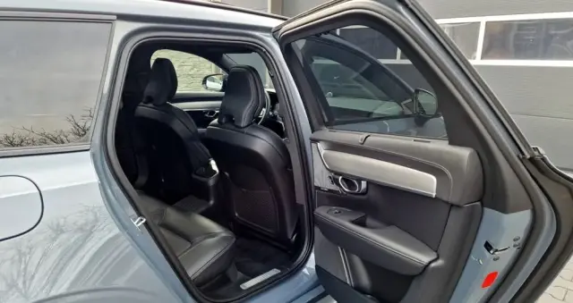 VOLVO V90 T8 AWD Plug-In Hybrid R-Design