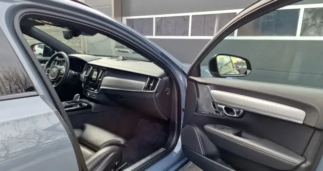 VOLVO V90 T8 AWD Plug-In Hybrid R-Design