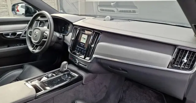 VOLVO V90 T8 AWD Plug-In Hybrid R-Design