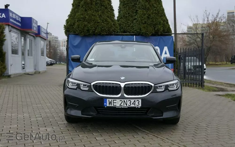 BMW Seria 3 318i Advantage