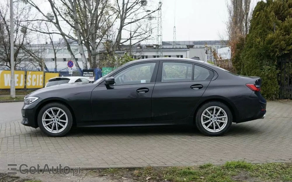 BMW Seria 3 318i Advantage