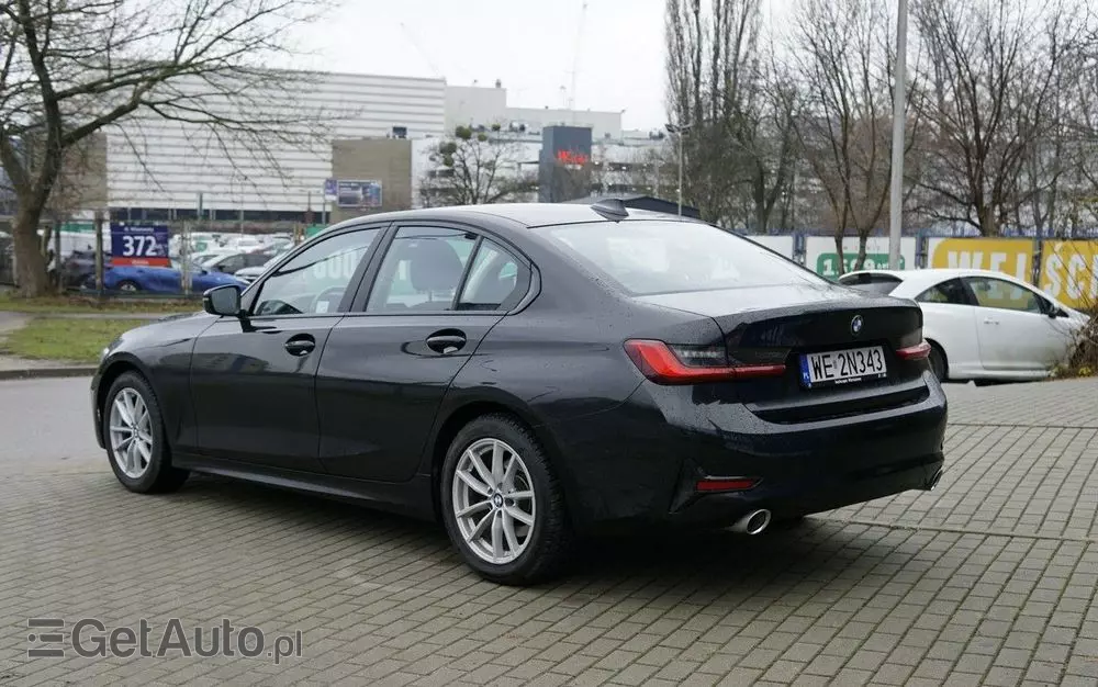 BMW Seria 3 318i Advantage